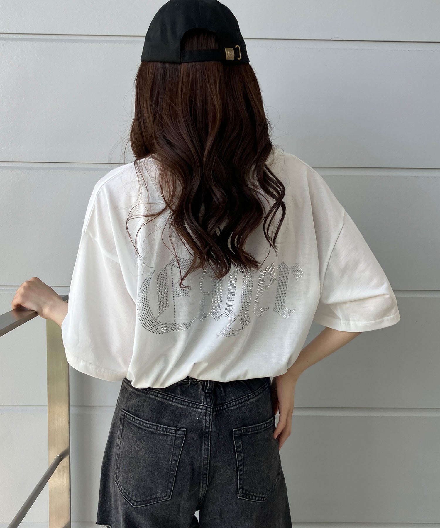 ミージェーン me Jane きらきらラインストーン×刺繍Tシャツ （オフホワイト） オフホワイト