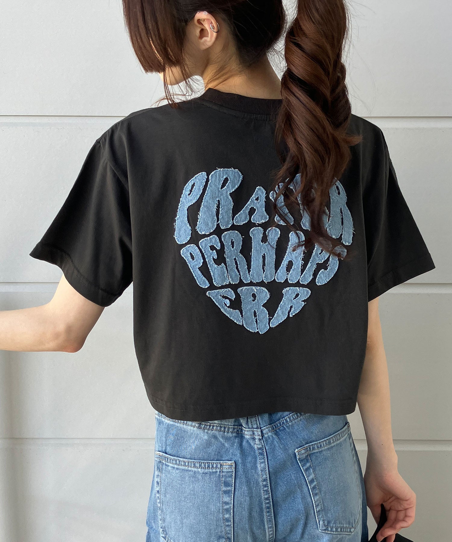 ミージェーン me Jane バックデニムハート型ショート丈Tシャツ （チャコールグレー） チャコールグレー