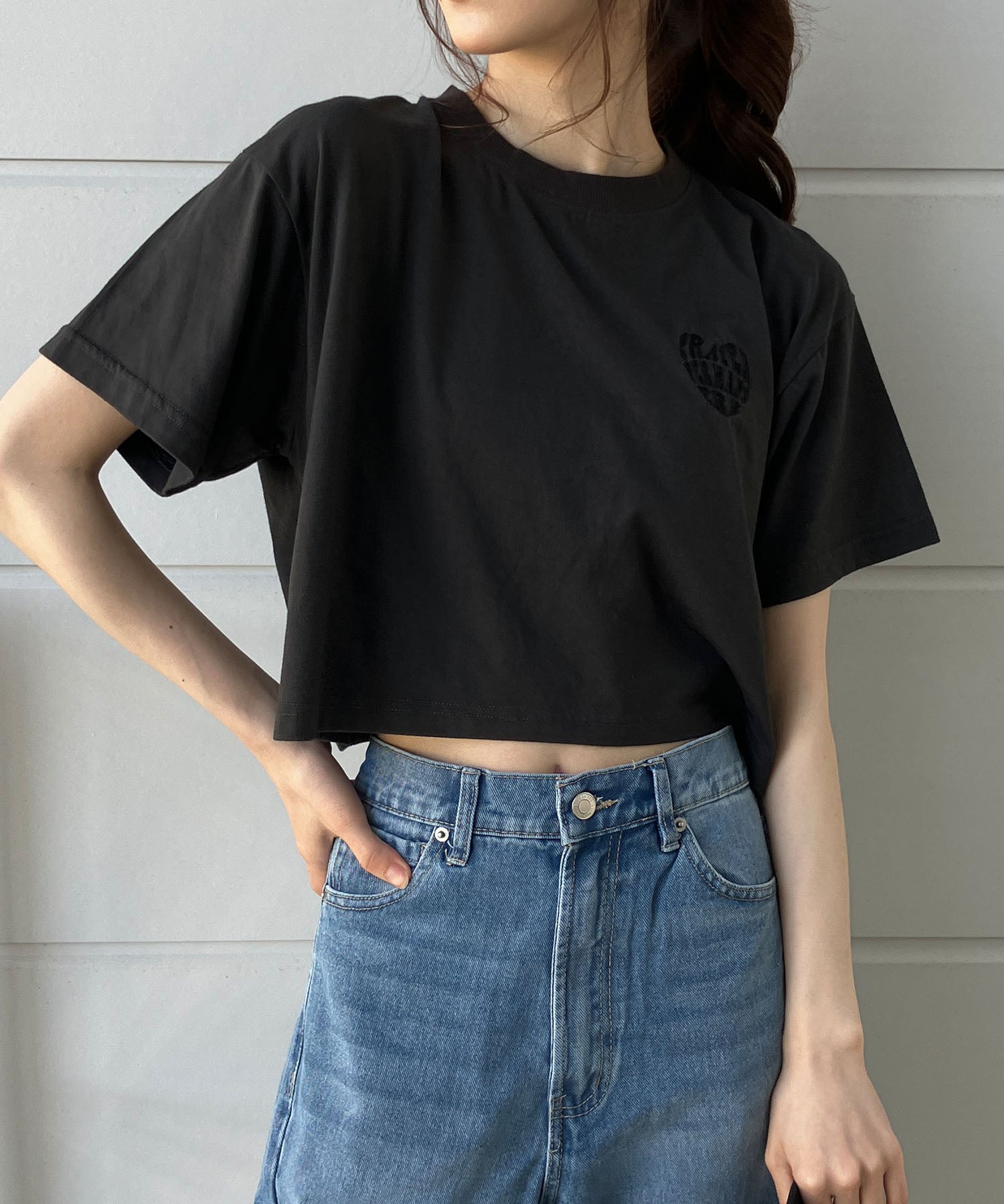 ミージェーン me Jane バックデニムハート型ショート丈Tシャツ （チャコールグレー） チャコールグレー