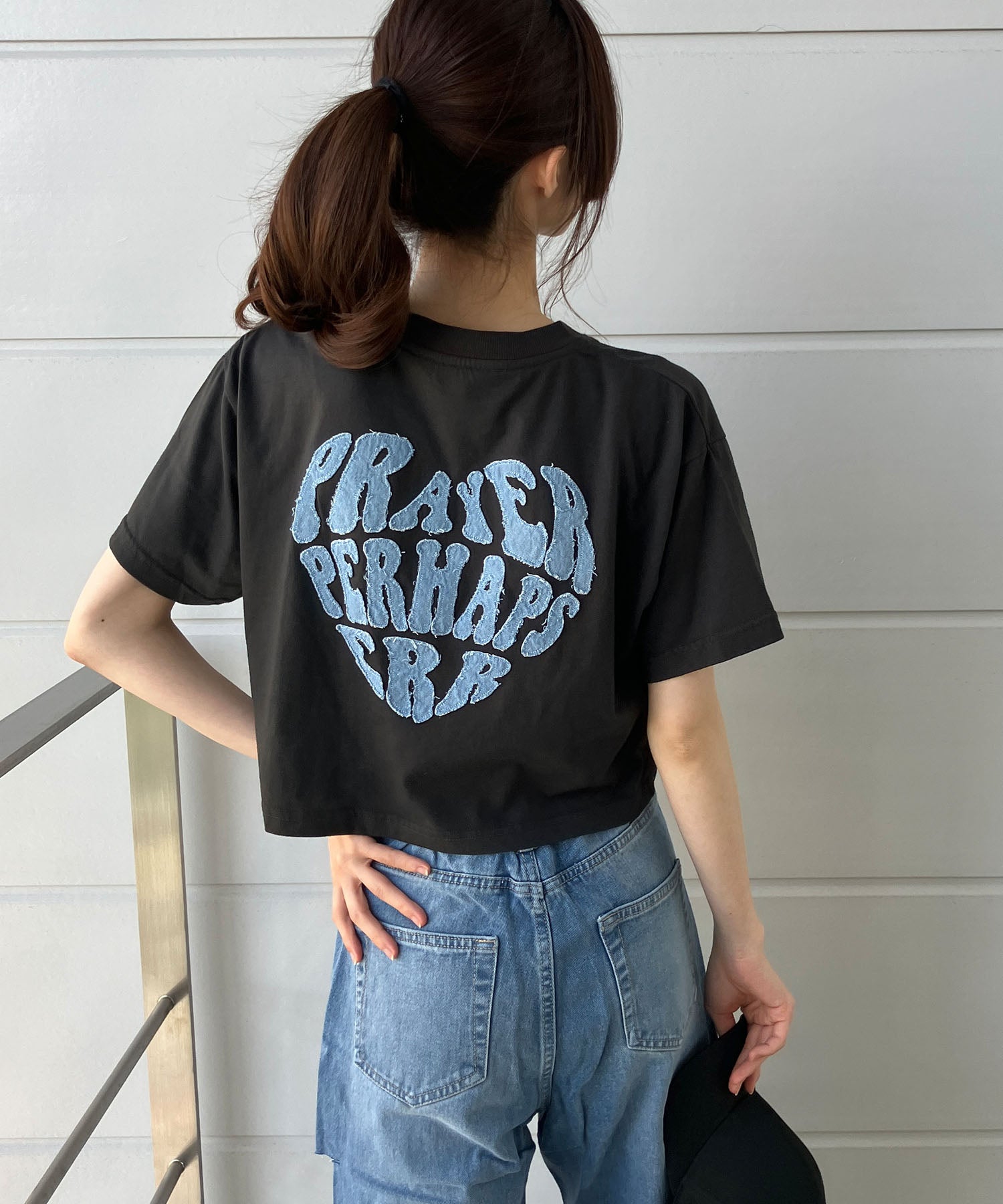 ミージェーン me Jane バックデニムハート型ショート丈Tシャツ （チャコールグレー） チャコールグレー