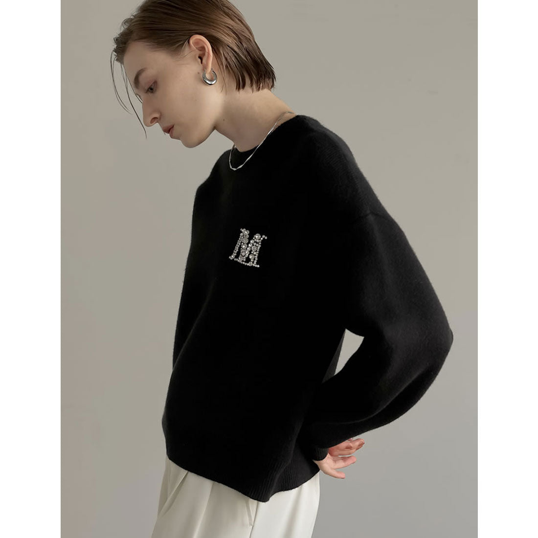 ミズム MEISM [2024 AUTUMN COLLECTION][MEISM by Re:EDIT]ビジューエンブレムニットトップス