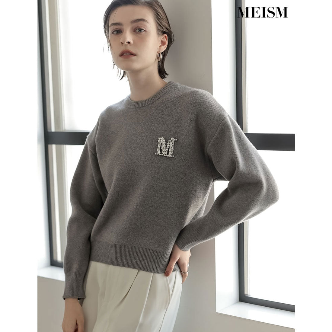 ミズム MEISM [2024 AUTUMN COLLECTION][MEISM by Re:EDIT]ビジューエンブレムニットトップス