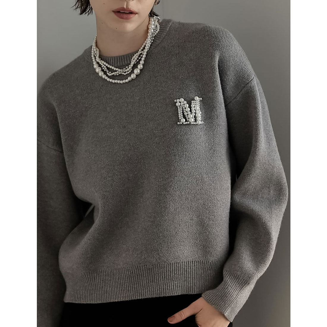 ミズム MEISM [2024 AUTUMN COLLECTION][MEISM by Re:EDIT]ビジューエンブレムニットトップス
