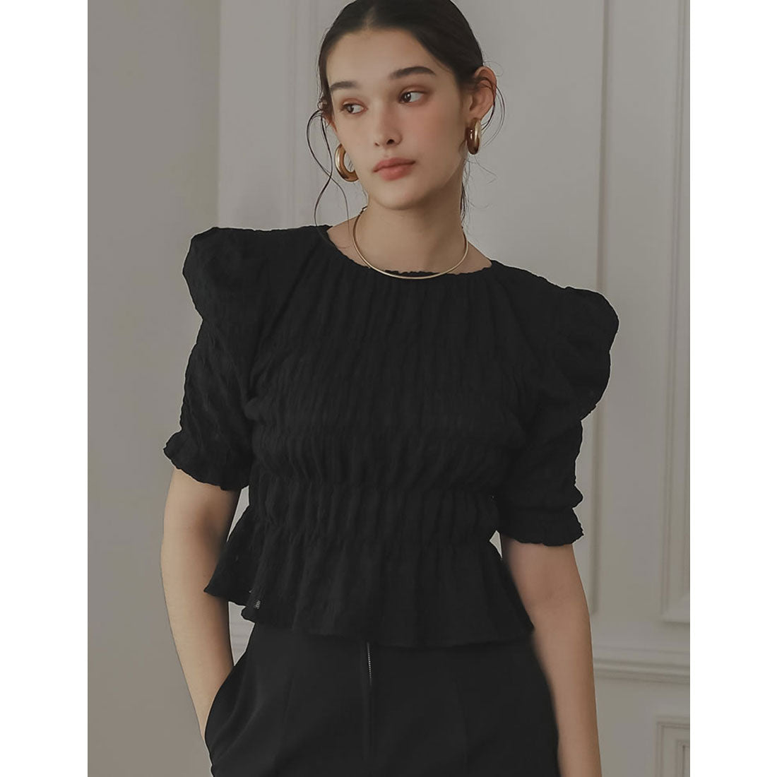 MIZUM MEISM [2024 SUMMER COLLECTION][MEISM by Re:EDIT] Puff Shoulder Gathered Half Sleeve Top