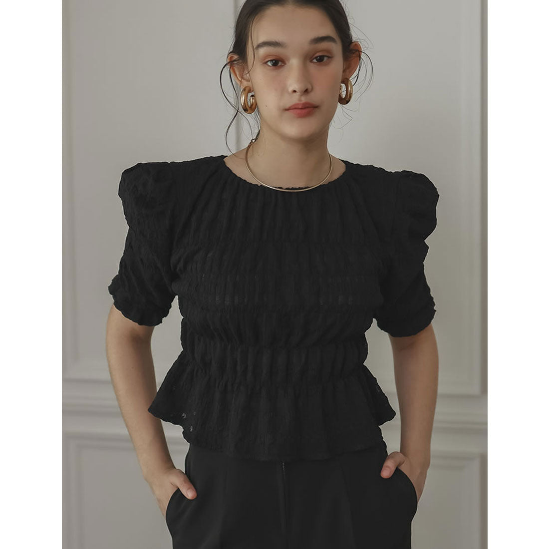 MIZUM MEISM [2024 SUMMER COLLECTION][MEISM by Re:EDIT] Puff Shoulder Gathered Half Sleeve Top