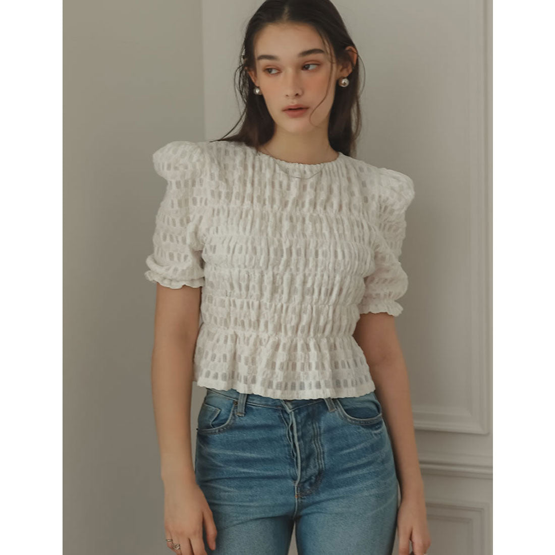 MIZUM MEISM [2024 SUMMER COLLECTION][MEISM by Re:EDIT] Puff Shoulder Gathered Half Sleeve Top