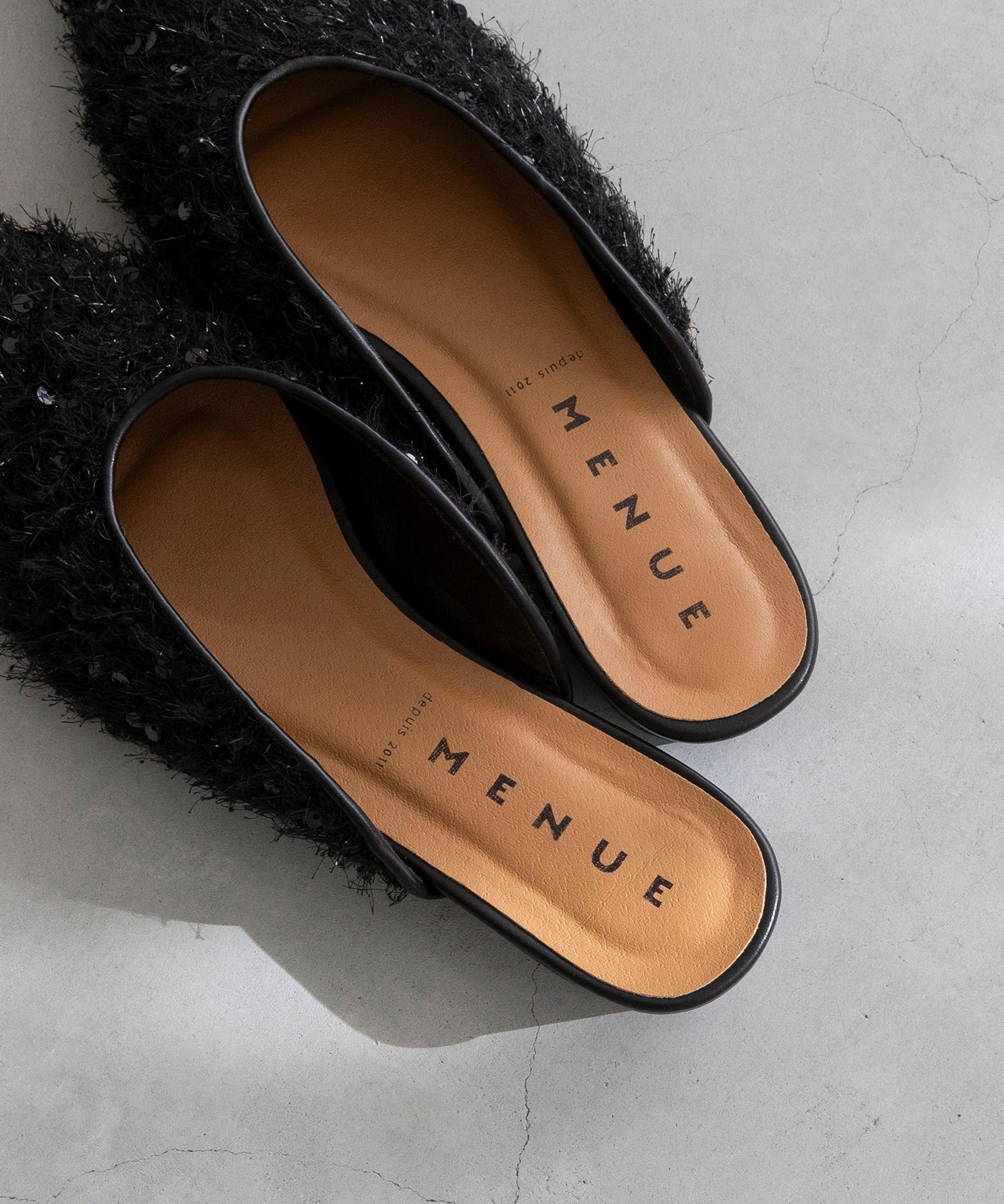 メヌエ Menue Uカットフラットミュール
