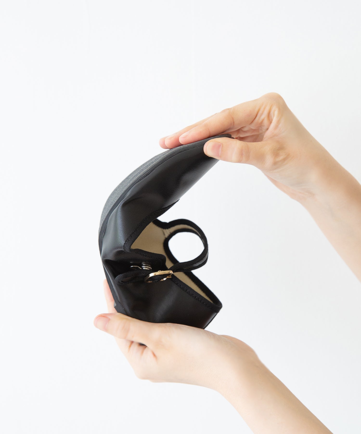 メヌエ Menue ふわカル ストラップ バレエシューズ（1020ブラックpu） 1020ブラックpu