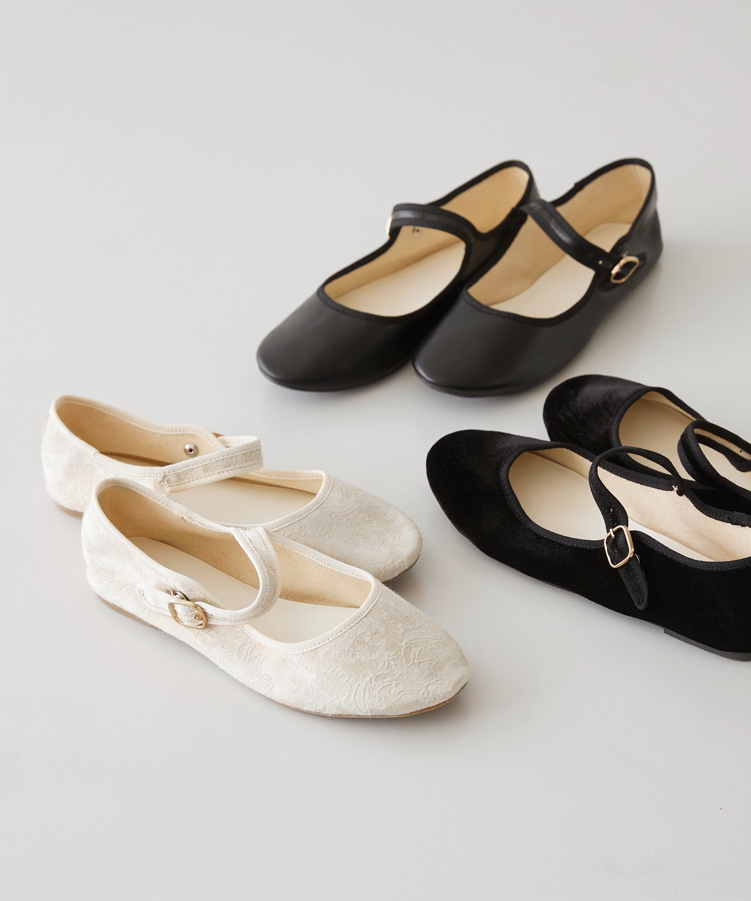 メヌエ Menue ふわカル ストラップ バレエシューズ（1020ブラックpu） 1020ブラックpu