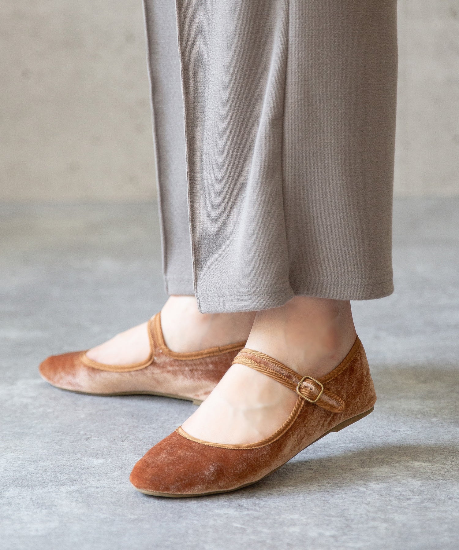 メヌエ Menue ふわカル ストラップ バレエシューズ（4084ブラウンベロア） 4084ブラウンベロア