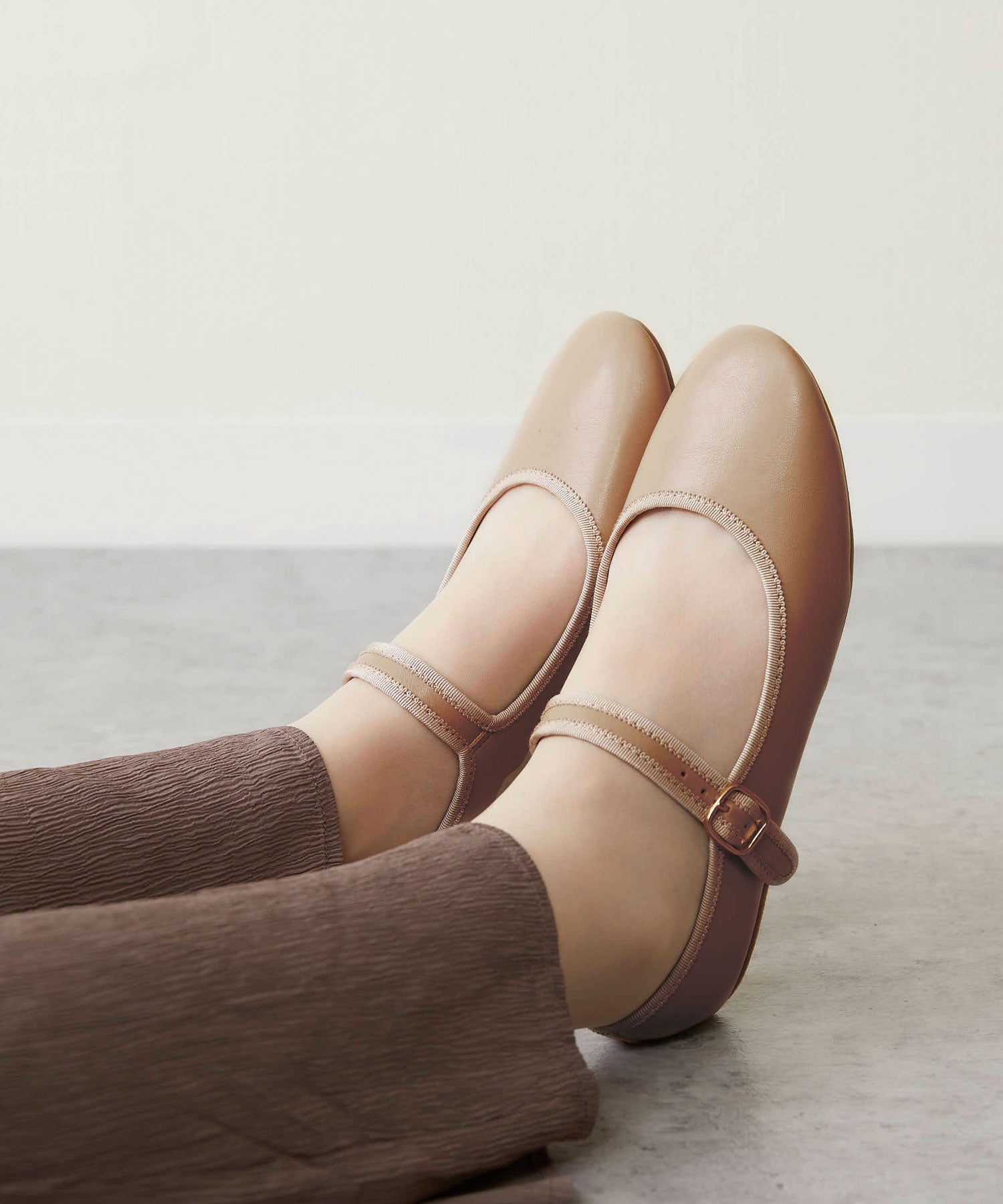 メヌエ Menue ふわカル ストラップ バレエシューズ（1034グレージュPU） 1034グレージュPU