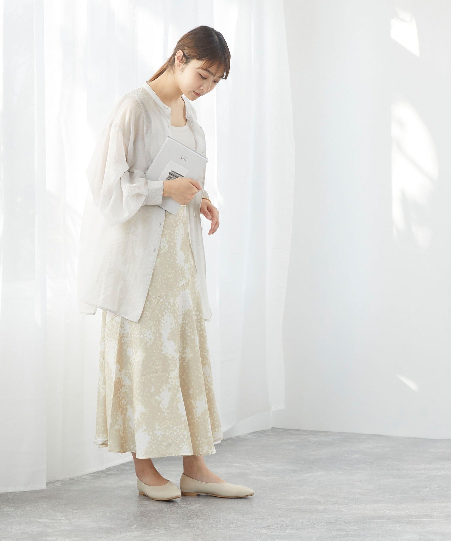 メヌエ Menue スクエアトゥレインパンプス