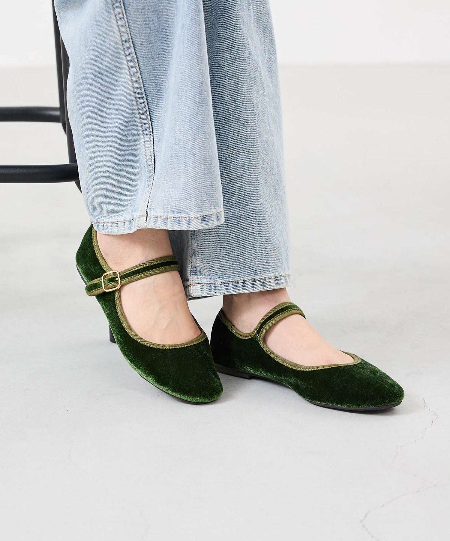メヌエ Menue ふわカル ストラップ カンフーバレエシューズ （4054グリーンベロア） 4054グリーンベロア