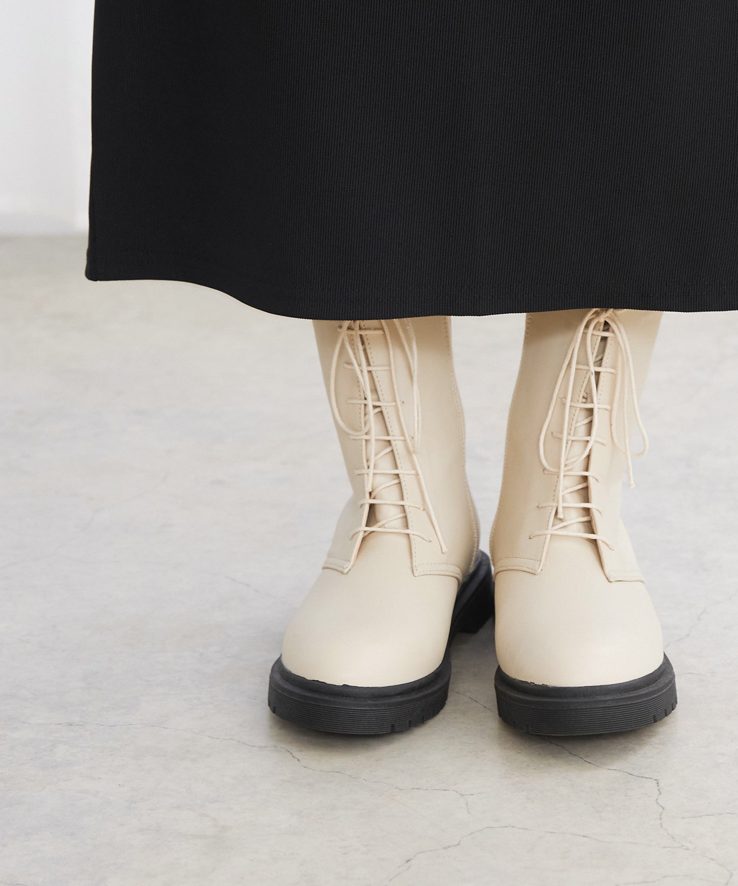 メヌエ Menue レースアップ トラックソールミドルブーツ （1001アイボリーPU） 1001アイボリーPU