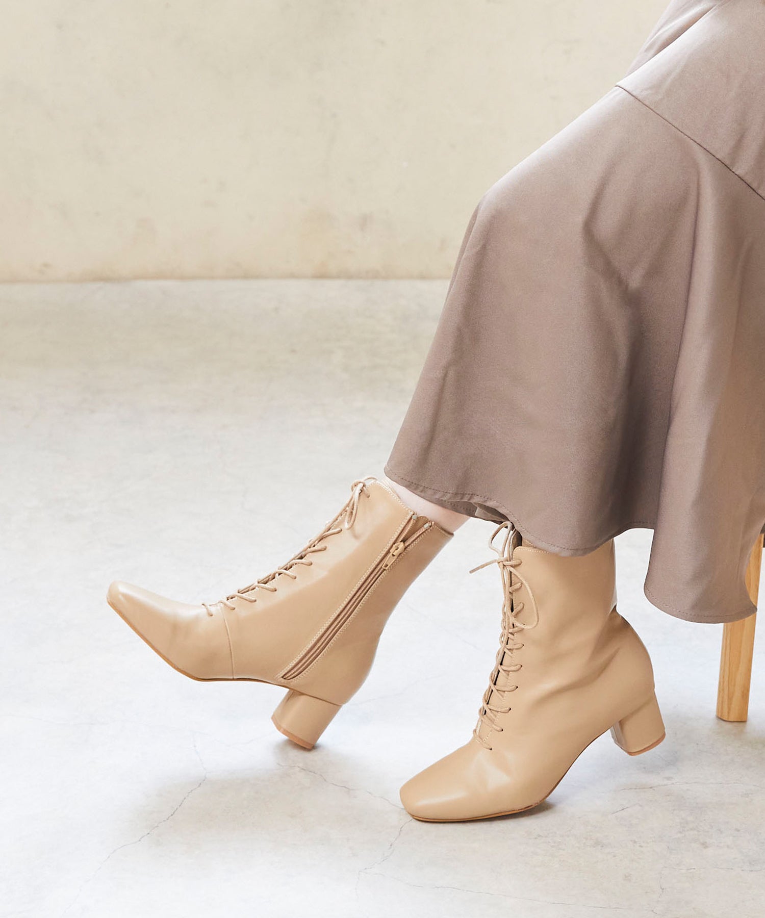 Menue square toe lace-up heel boots