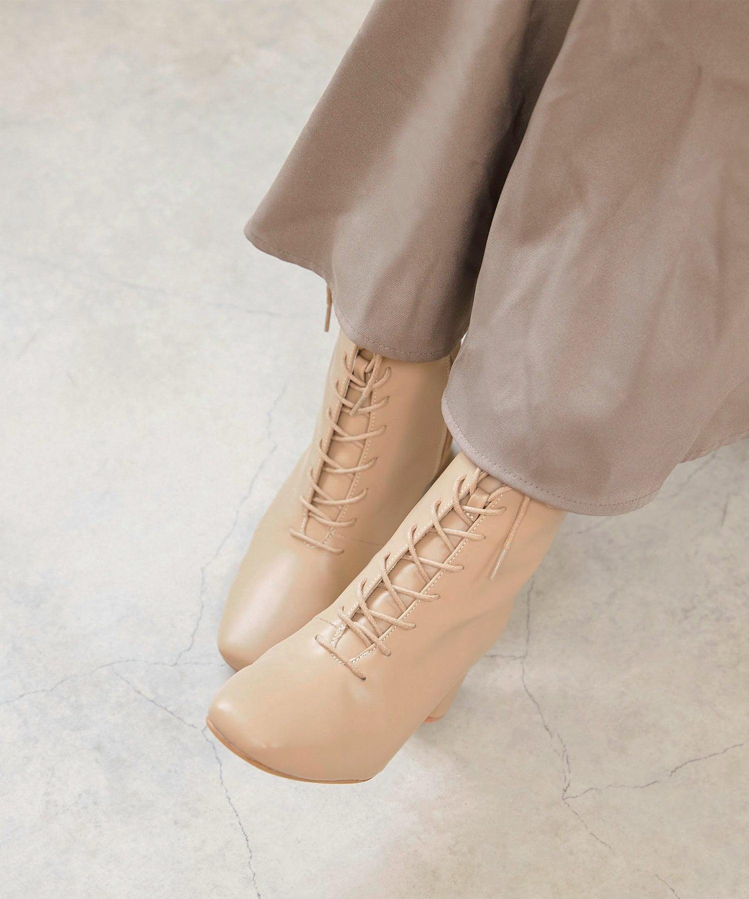 Menue square toe lace-up heel boots