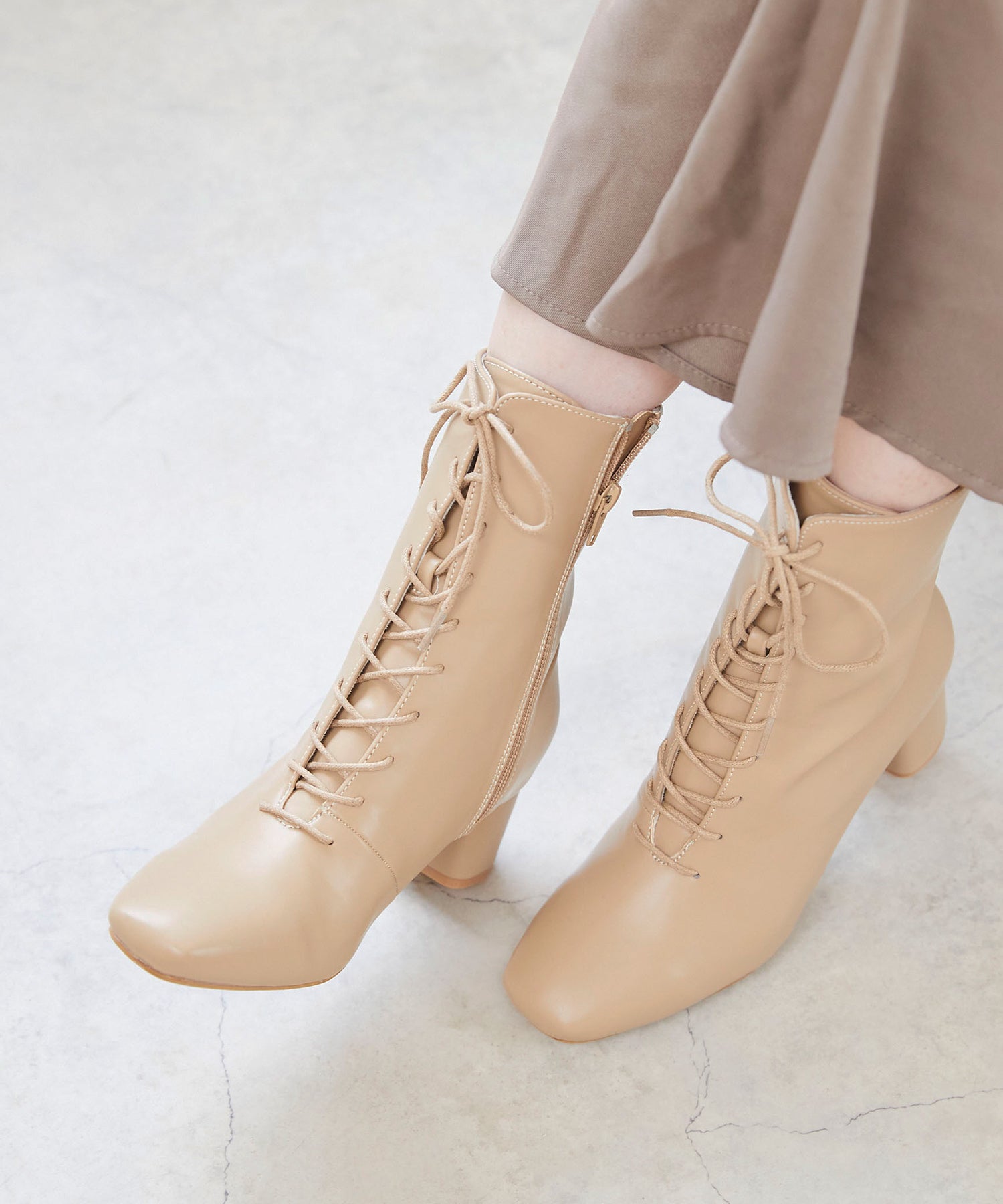 Menue square toe lace-up heel boots