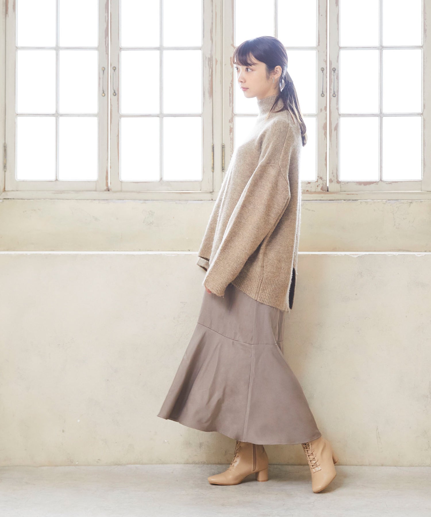 Menue square toe lace-up heel boots