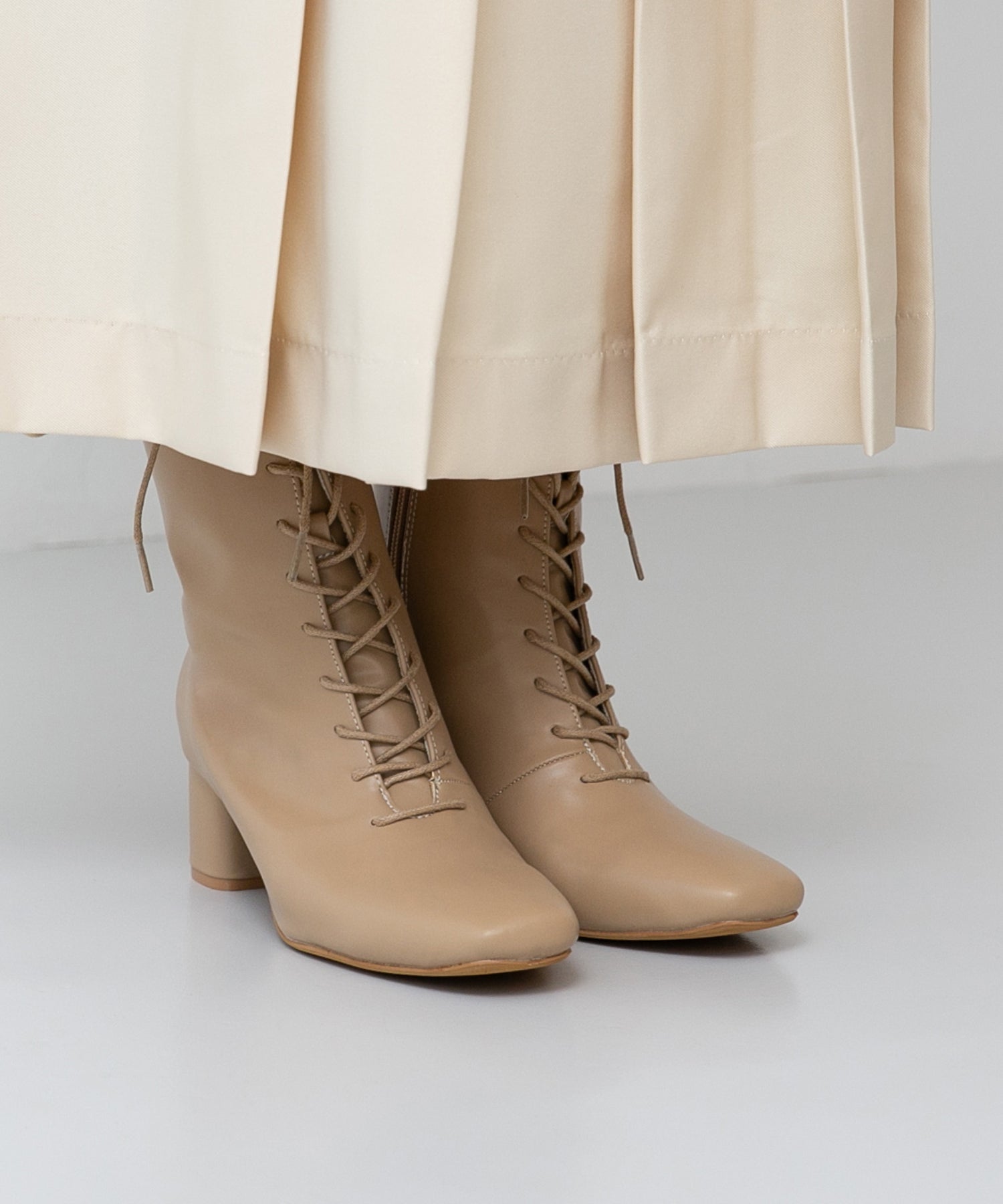 Menue square toe lace-up heel boots