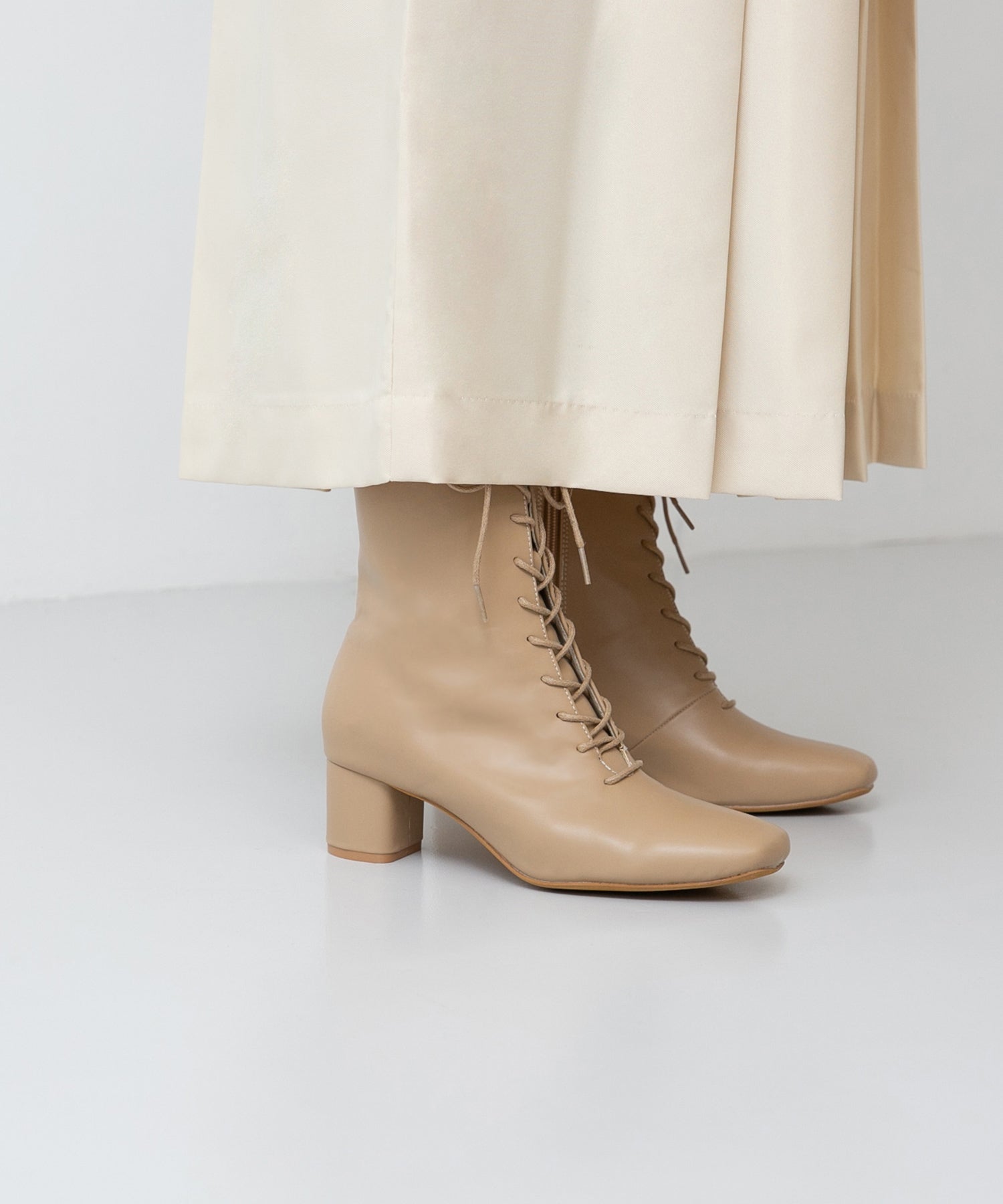 Menue square toe lace-up heel boots