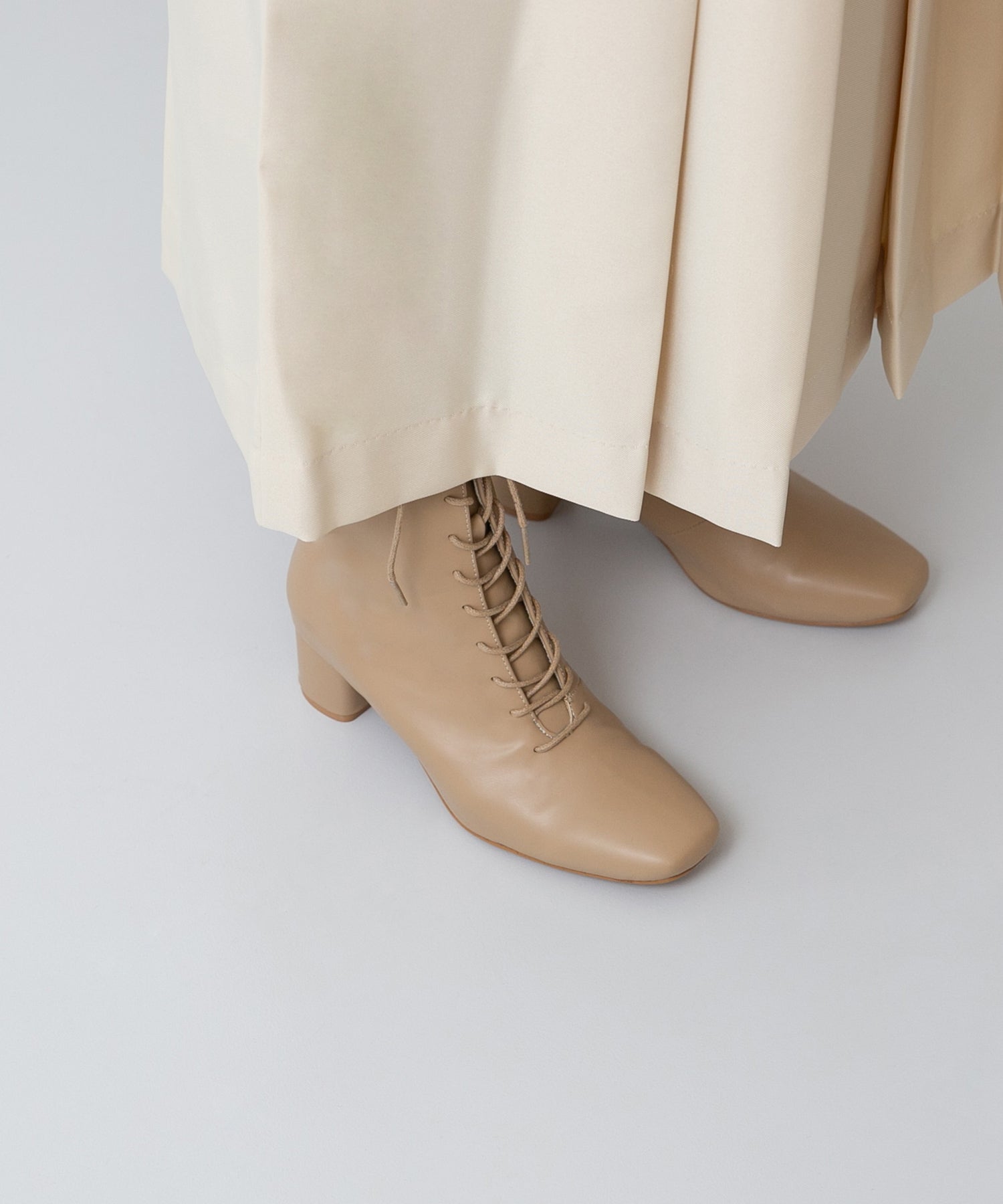 Menue square toe lace-up heel boots