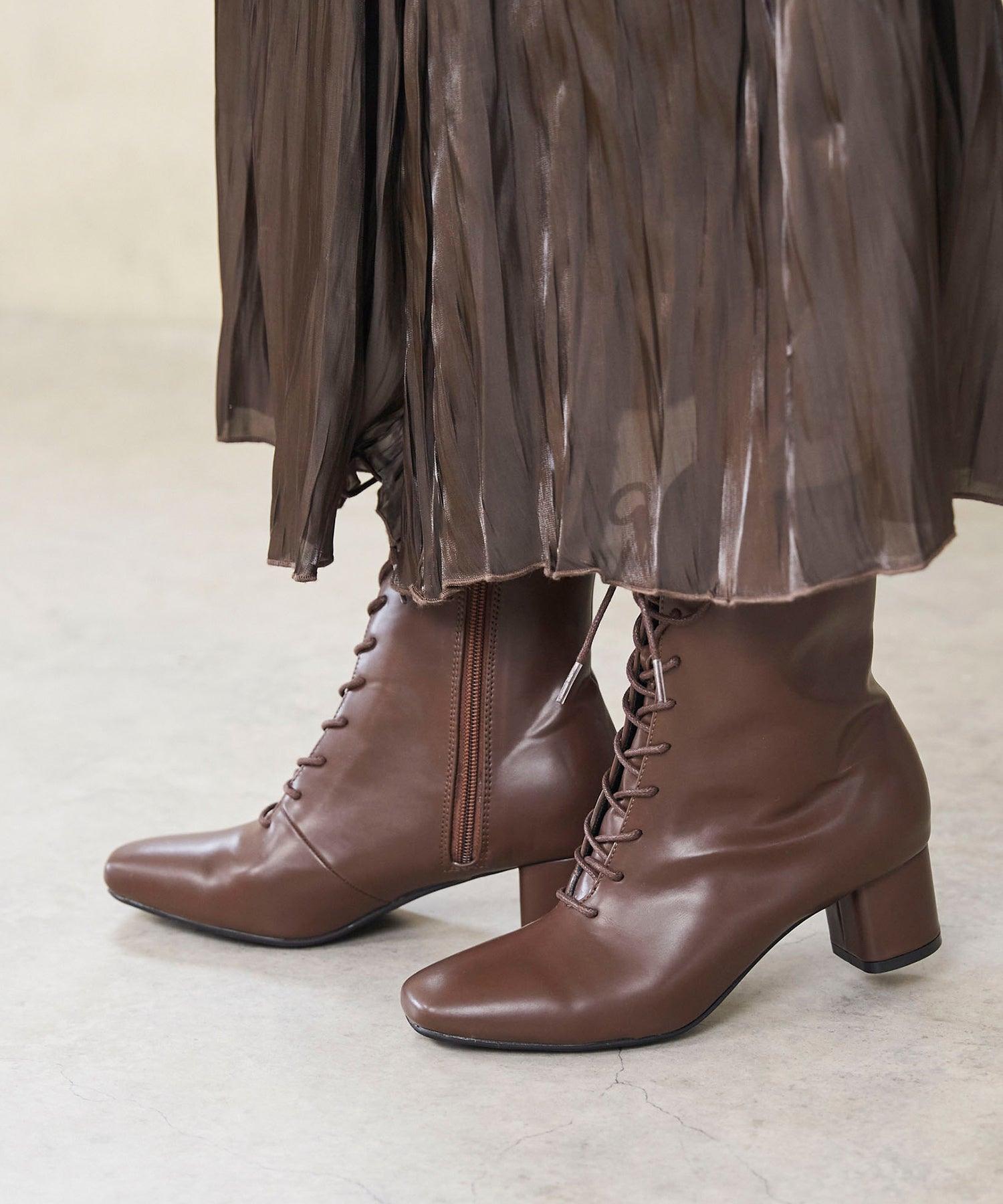 Menue square toe lace-up heel boots