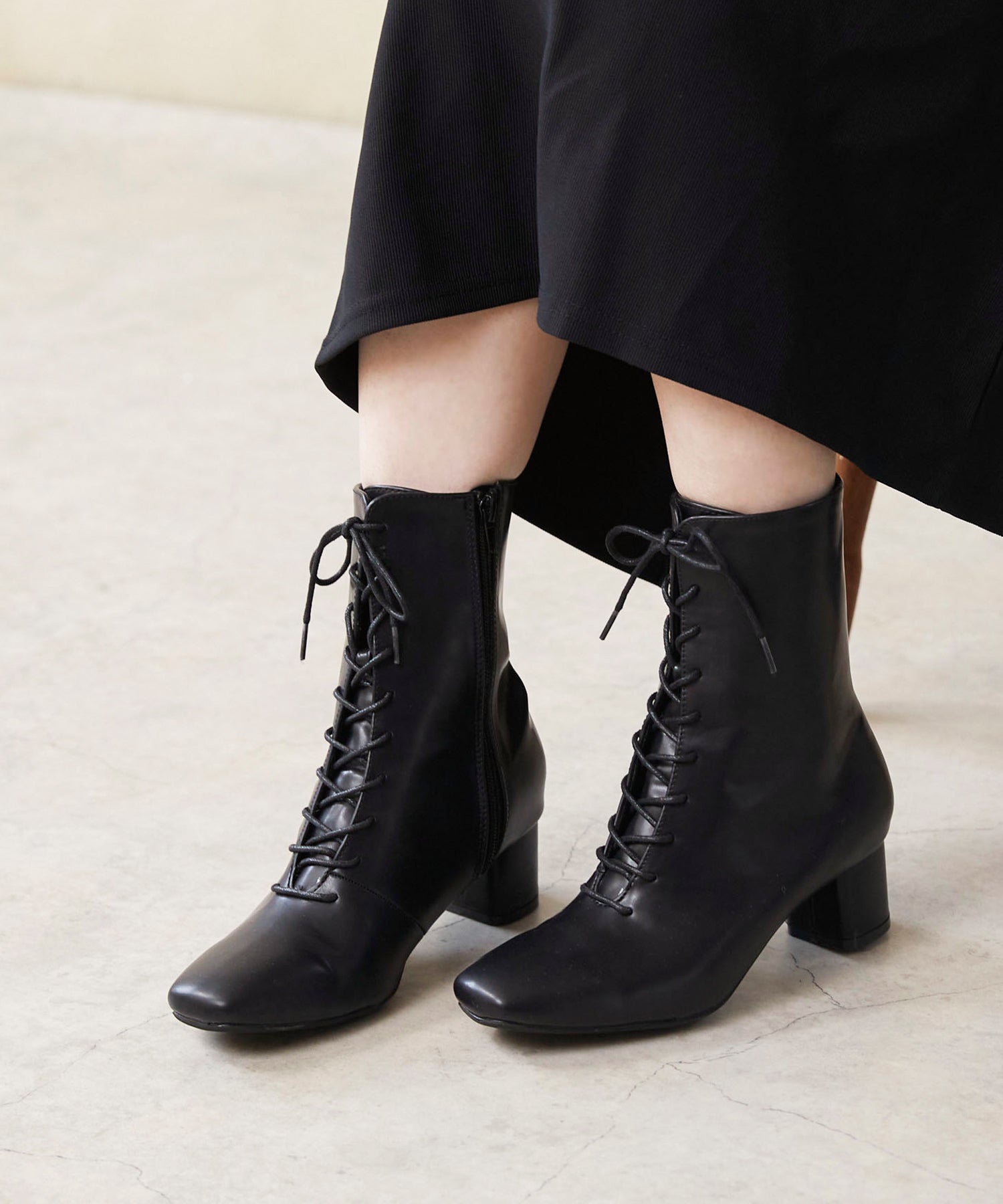 Menue square toe lace-up heel boots