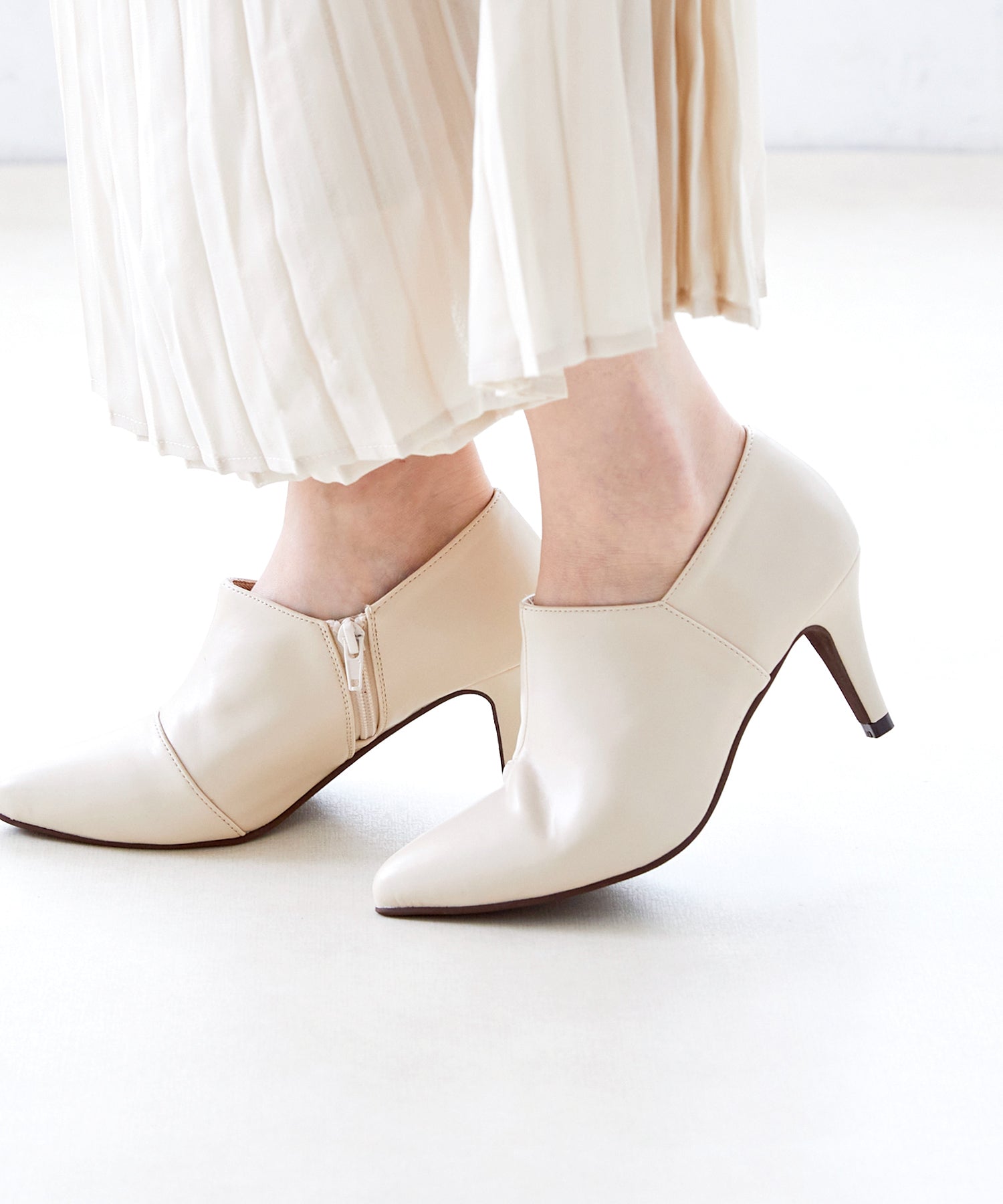 Menue High Heel V-Cut Booties