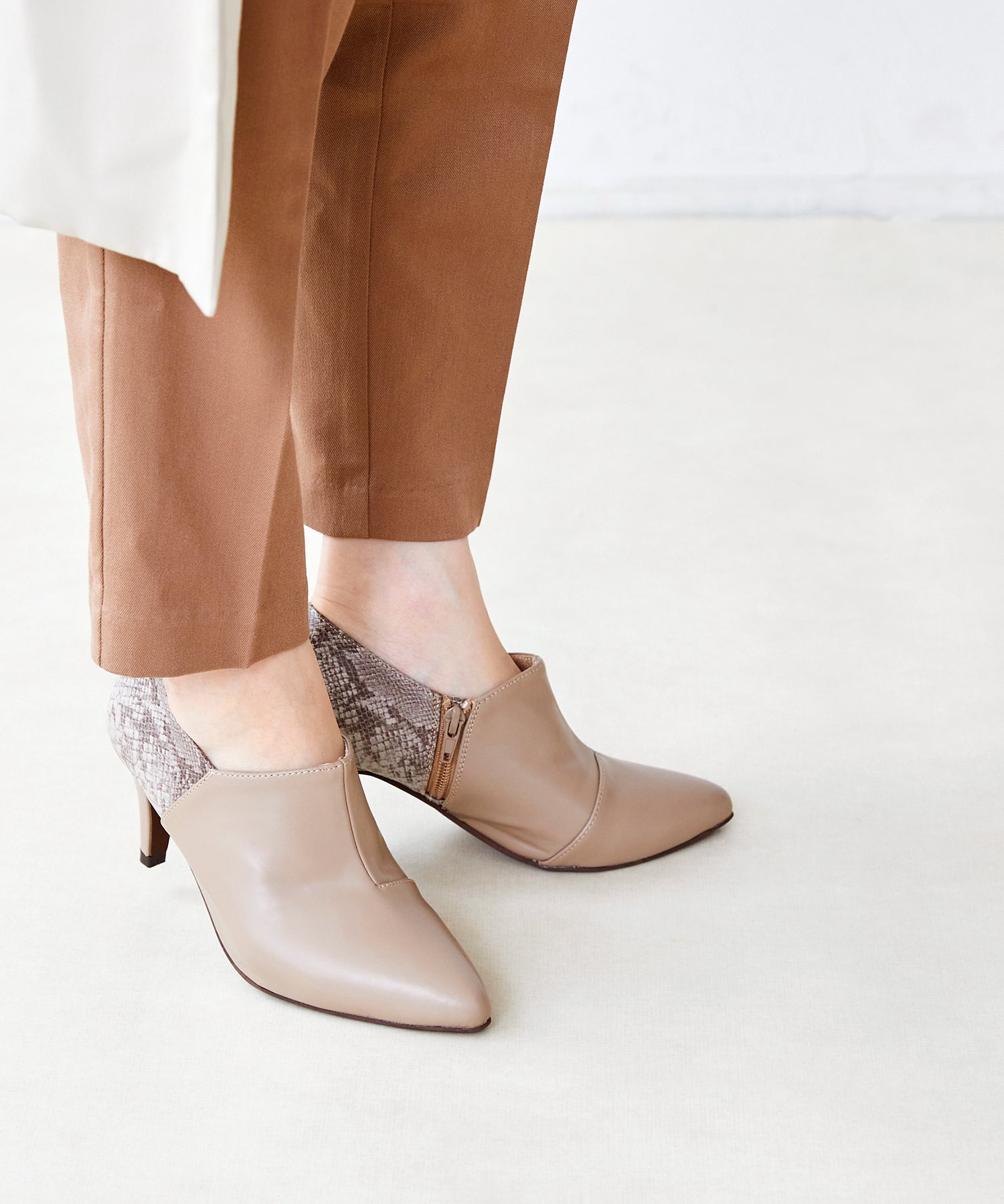 Menue High Heel V-Cut Booties