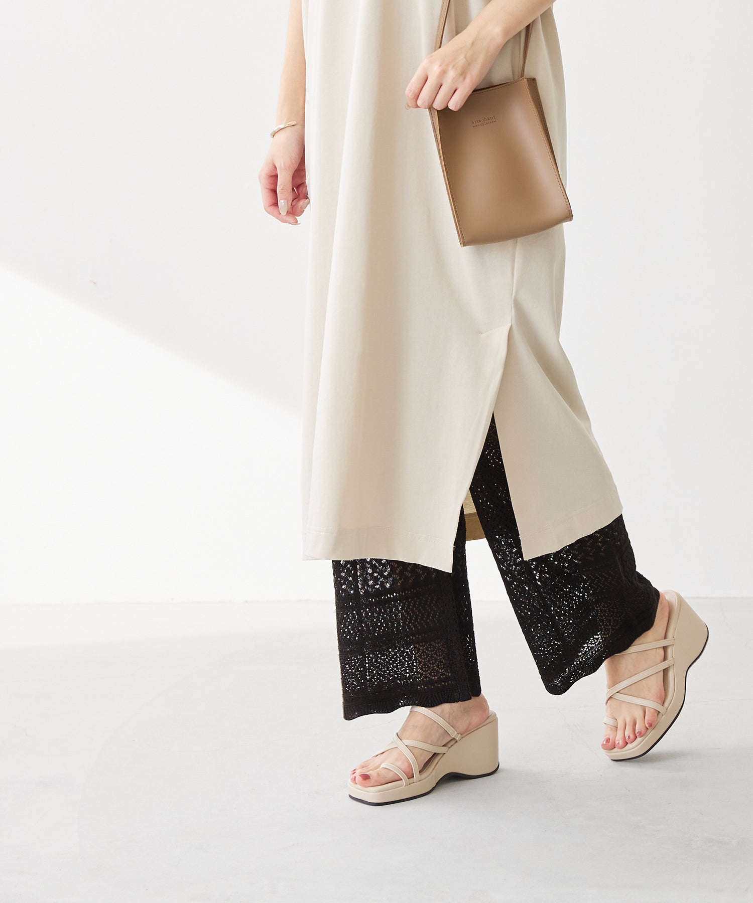 メヌエ Menue 厚底ナローストラップサンダル （1002ナチュラルPU） 1002ナチュラルPU