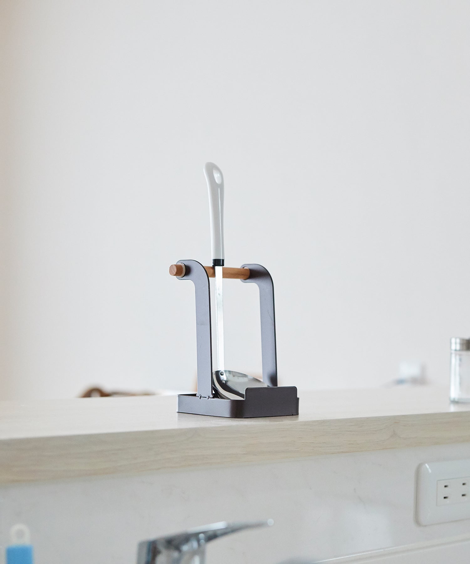 "EN FANCE Haganege + Ladle & Pot Lid Stand [Non-returnable item]"