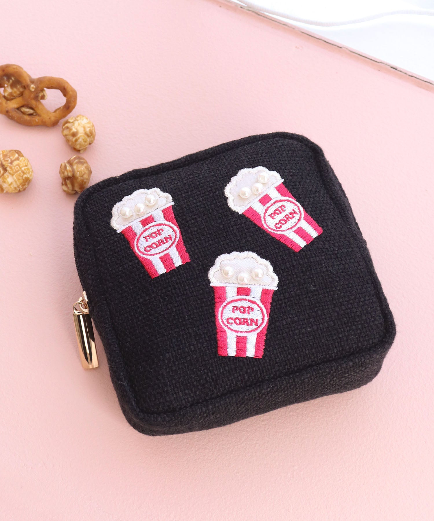 ミアン MIAN ポップコーン刺繍スクエアポーチ （ブラック） ブラック