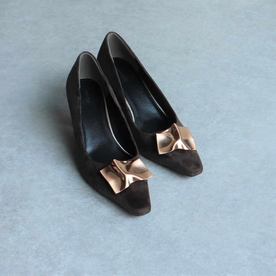ミレム mirem Crumpled metal pumps