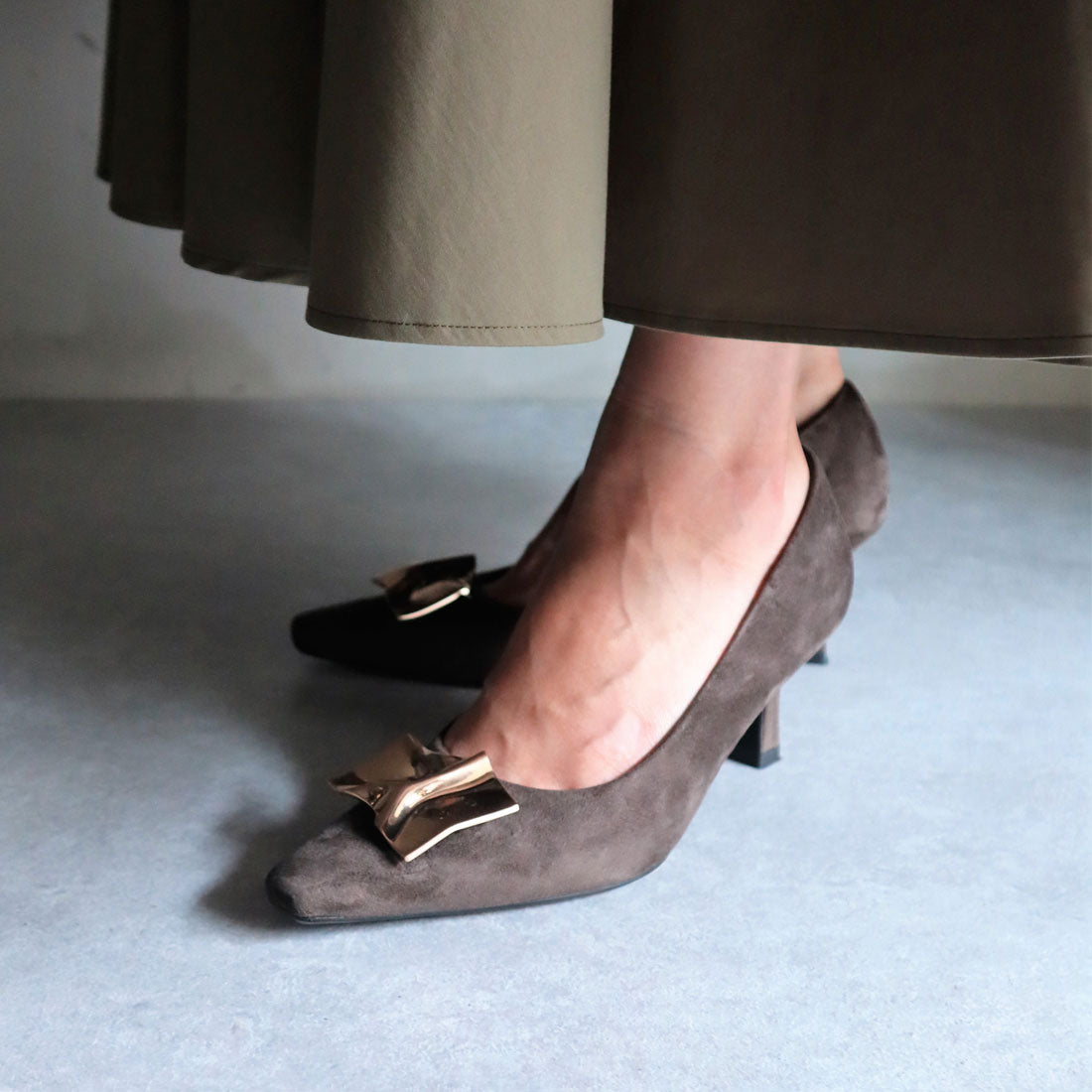 ミレム mirem Crumpled metal pumps