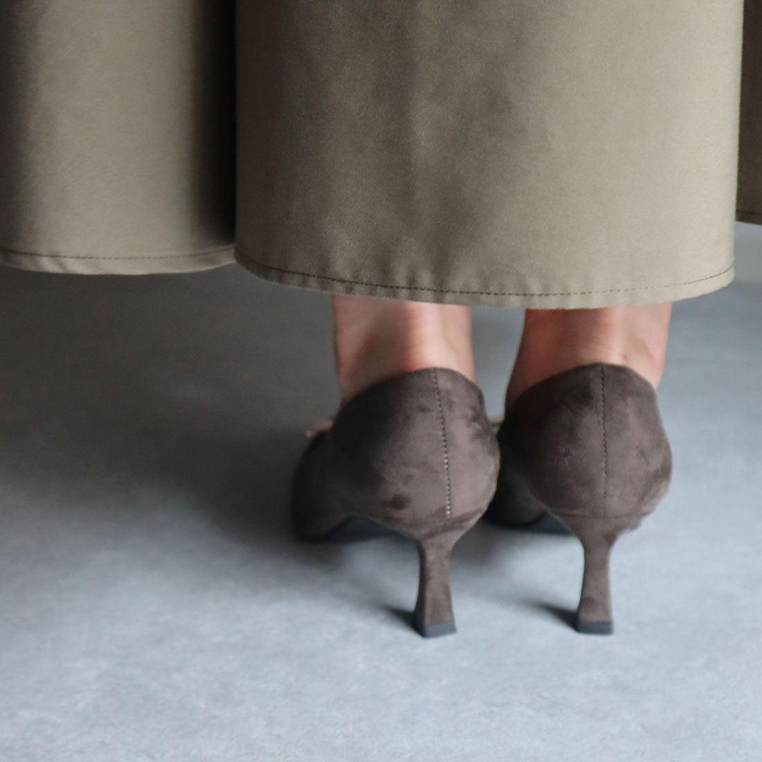 ミレム mirem Crumpled metal pumps