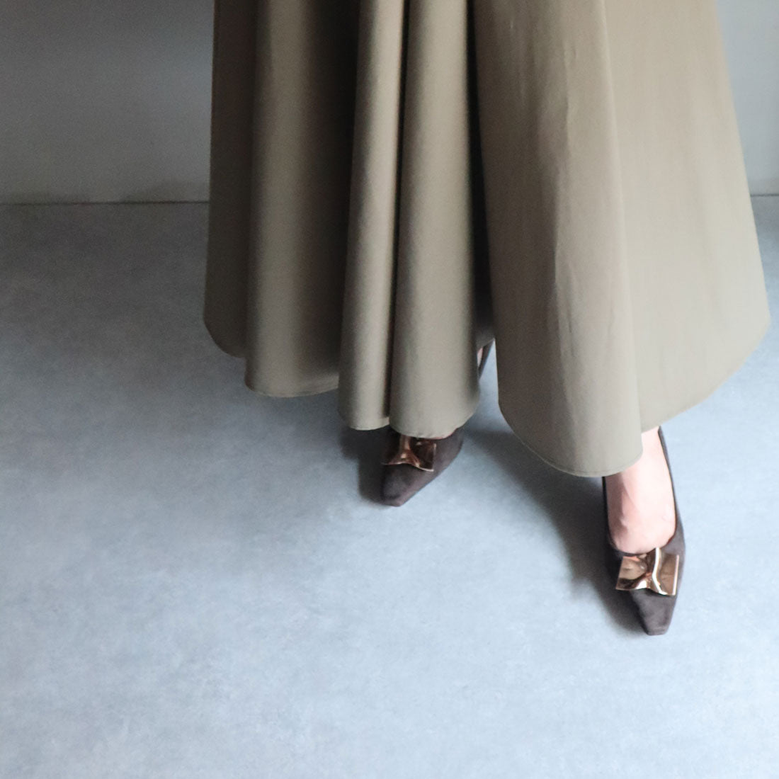 ミレム mirem Crumpled metal pumps