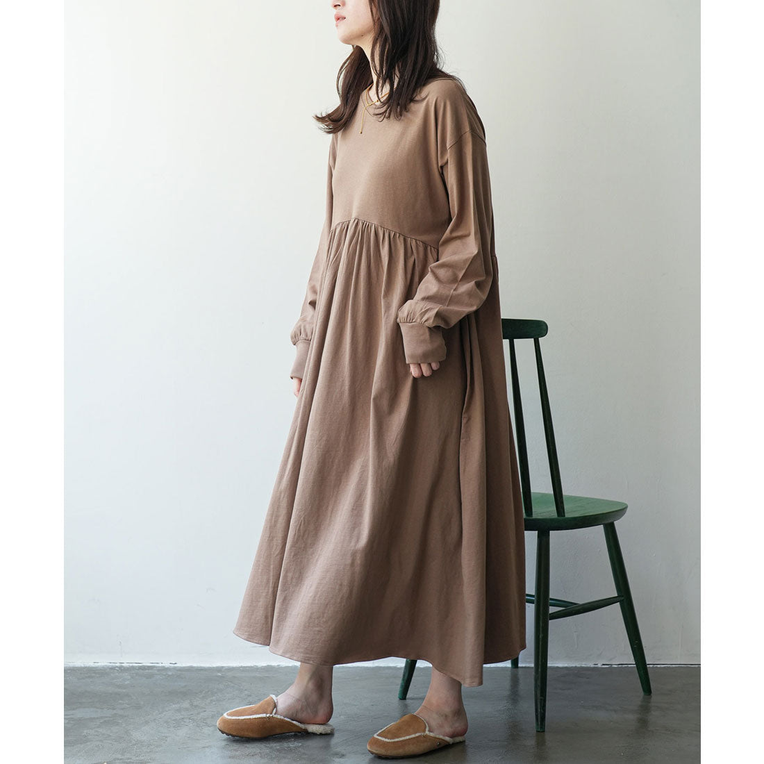 Mili An Deni V-Neck Gathered One-Piece Dress