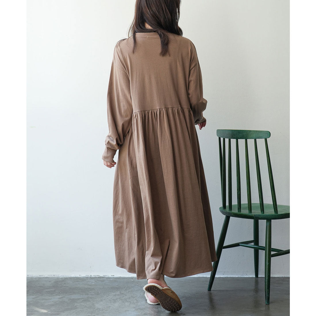 Mili An Deni V-Neck Gathered One-Piece Dress