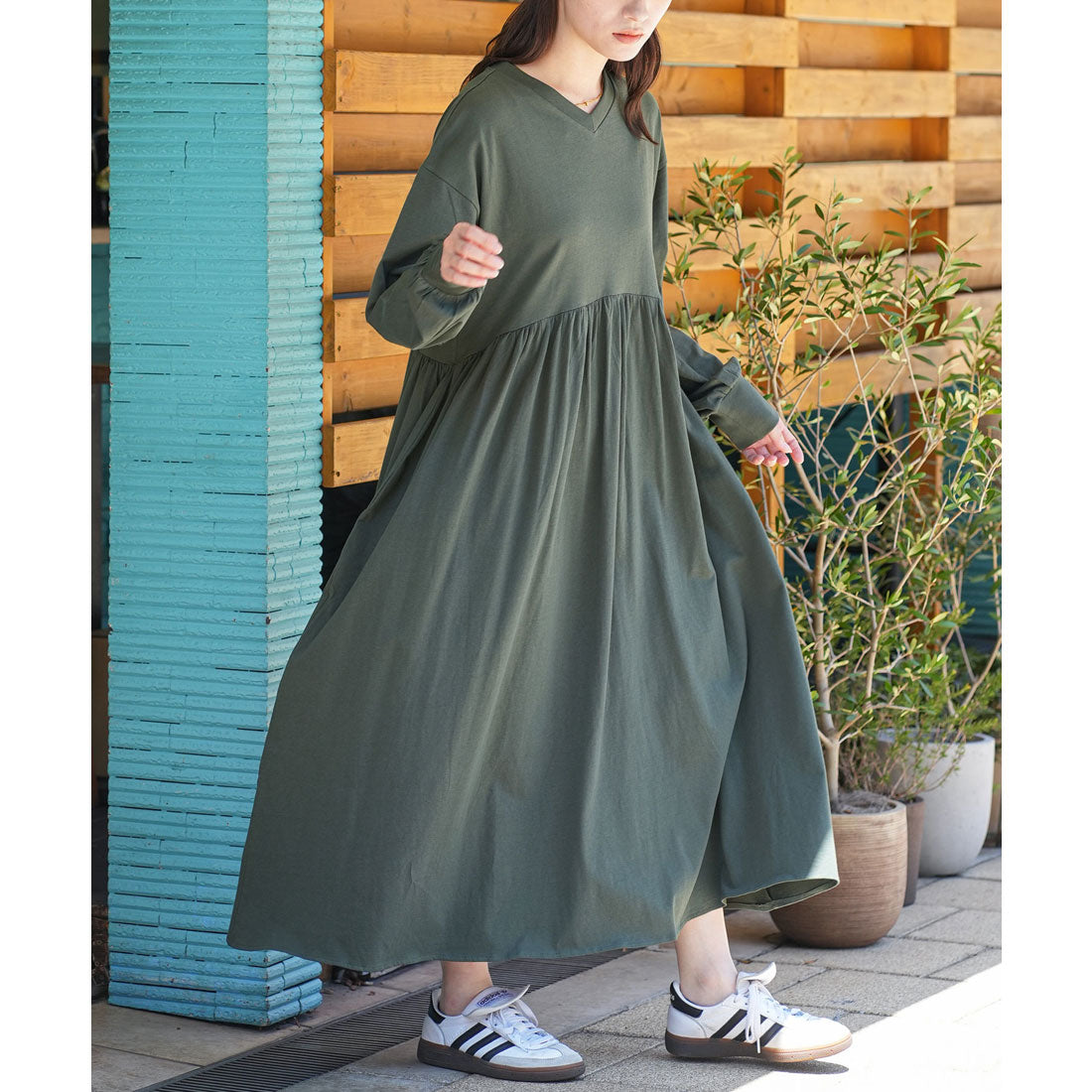 Mili An Deni V-Neck Gathered One-Piece Dress