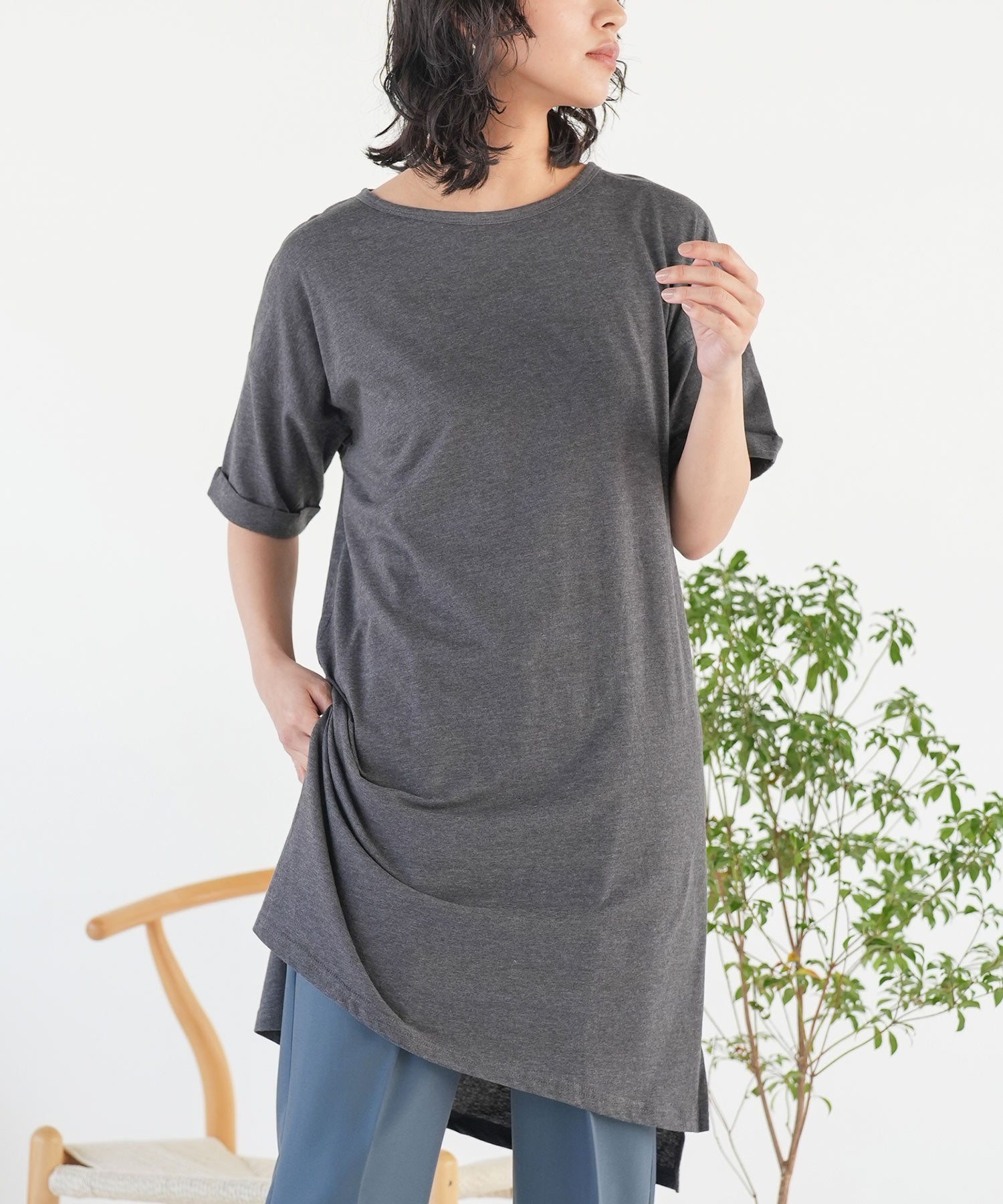 ミリアンデニ mili an deni スリット入りTワンピース,チャコール