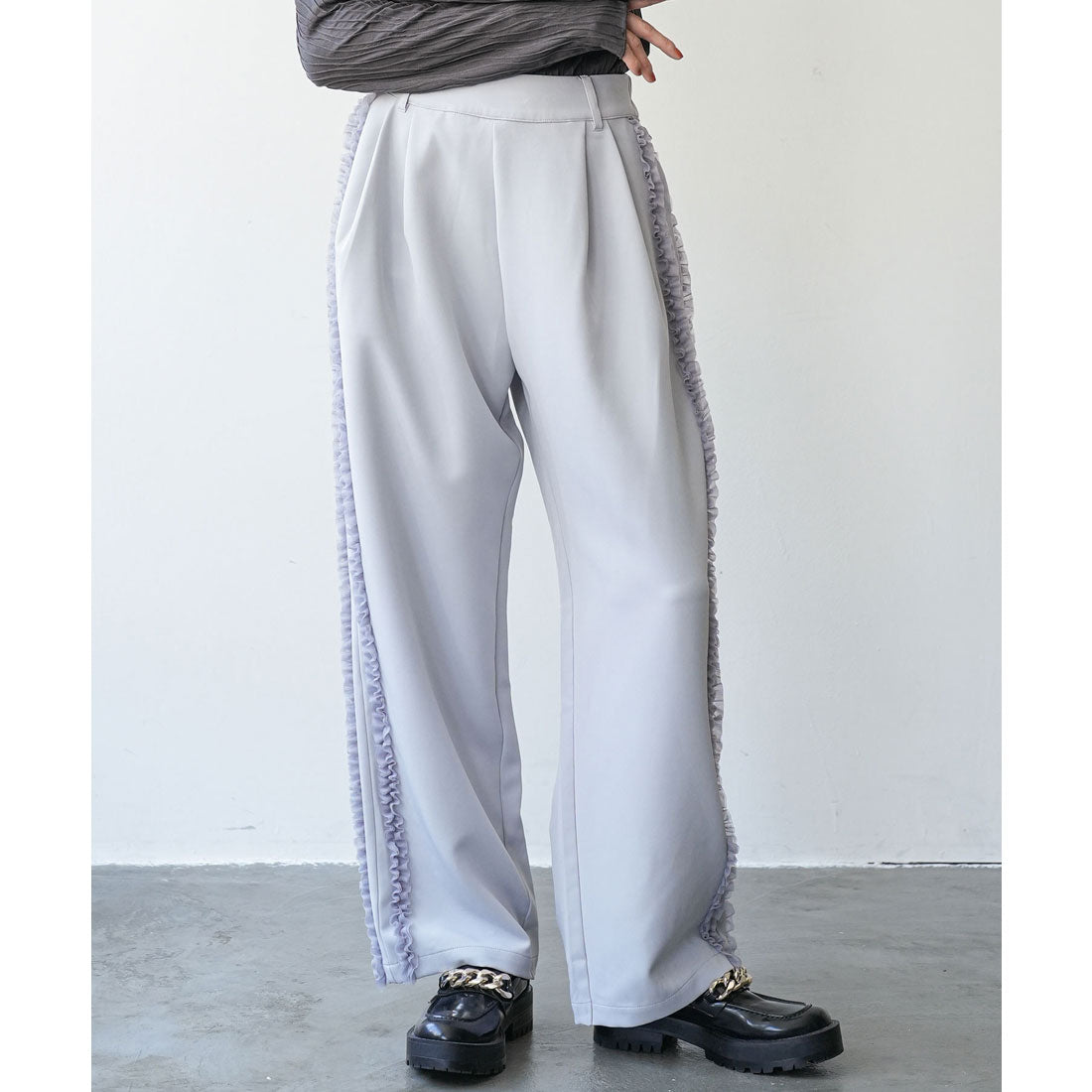ミリアンデニ mili an deni カットジョーゼットサイドフリルパンツ,GRY