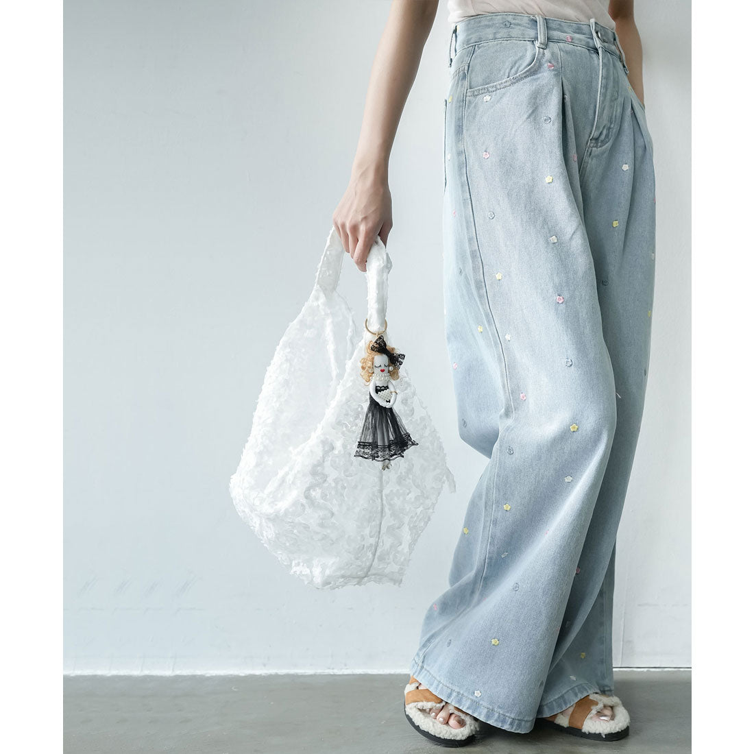 ミリアンデニ mili an deni 花刺繍デニムパンツ （LBLU） LBLU