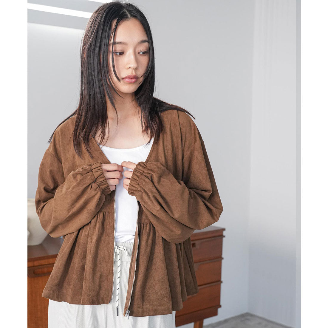 ミリアンデニ mili an deni スウェードフロントジップペプラムブラウス （BRW） BRW