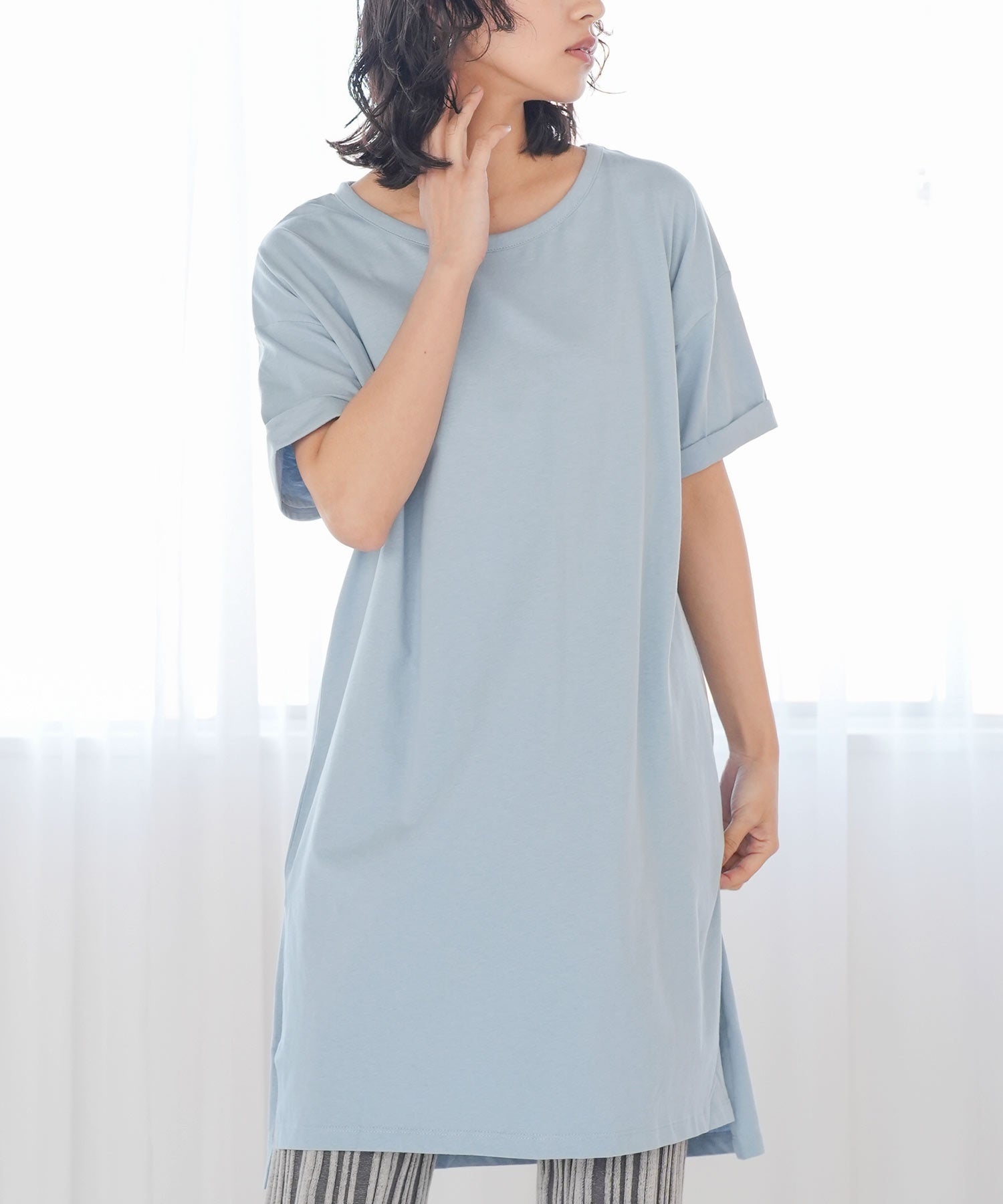 ミリアンデニ mili an deni スリット入りTワンピース,サックス