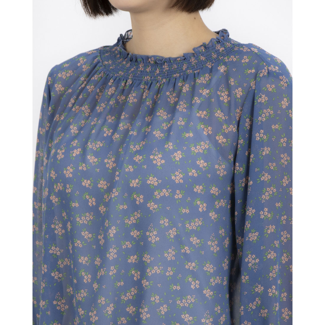 ミ・デゥー mi･deu･･･ 小花柄シャーリングネックブラウス （ブルー） ブルー