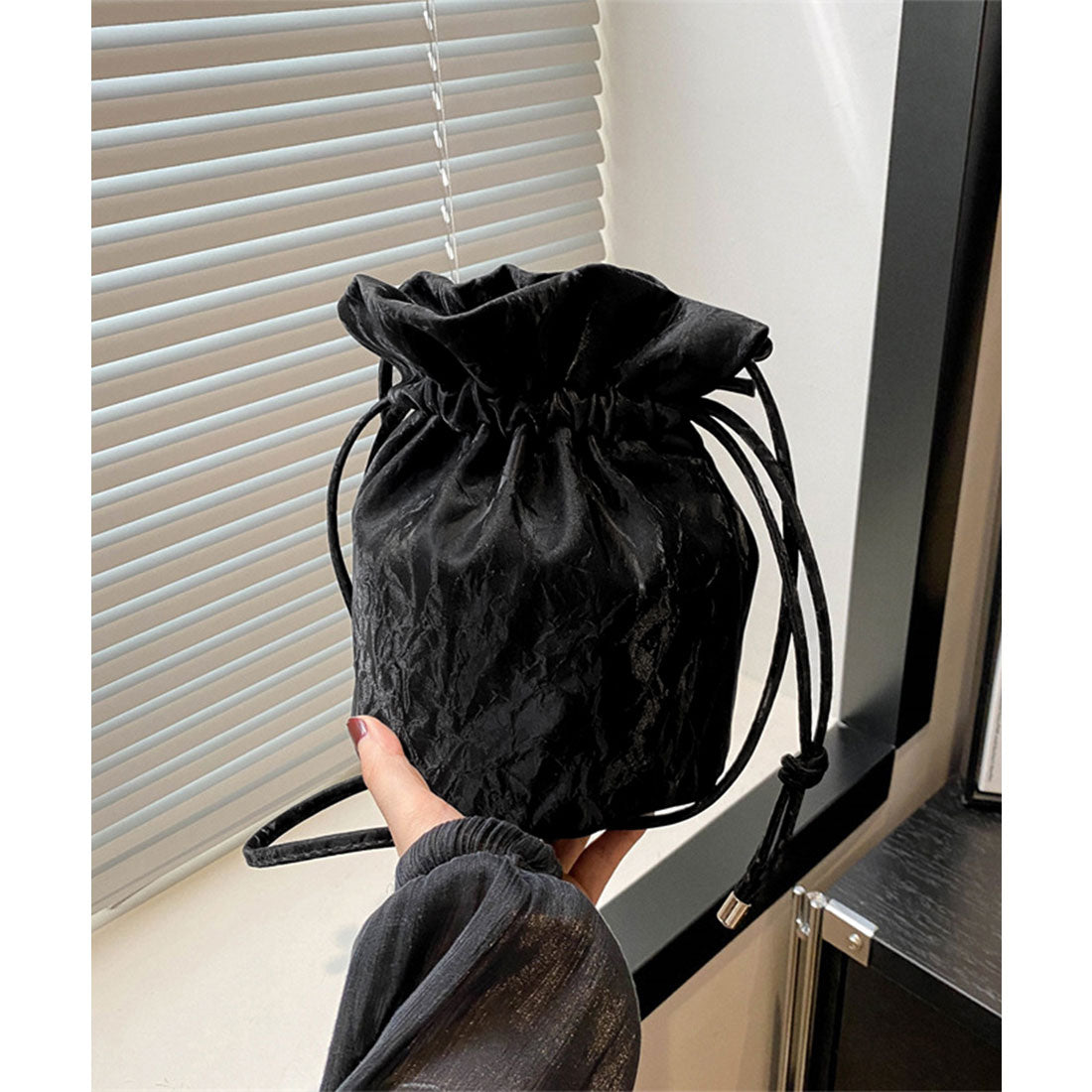 ミニミニストア miniministore ミニショルダーバッグ 斜め掛け巾着バッグ （ブラック） ブラック