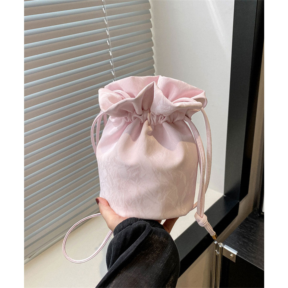 ミニミニストア miniministore ミニショルダーバッグ 斜め掛け巾着バッグ （ブラック） ブラック