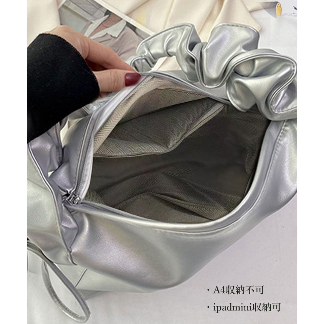ギャザーショルダーバッグ ドロストバッグ アイボリー