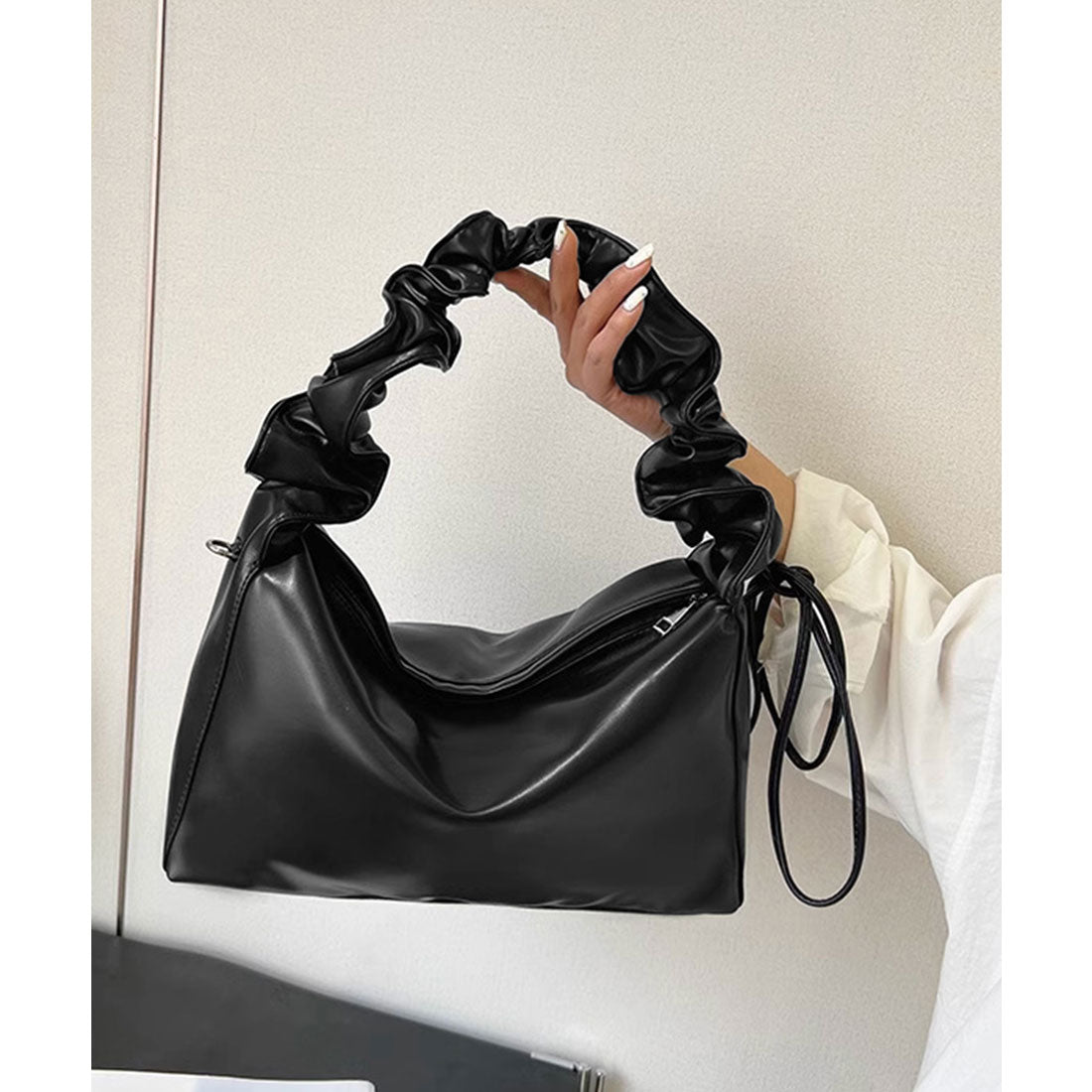 ギャザーショルダーバッグ ドロストバッグ ブラック