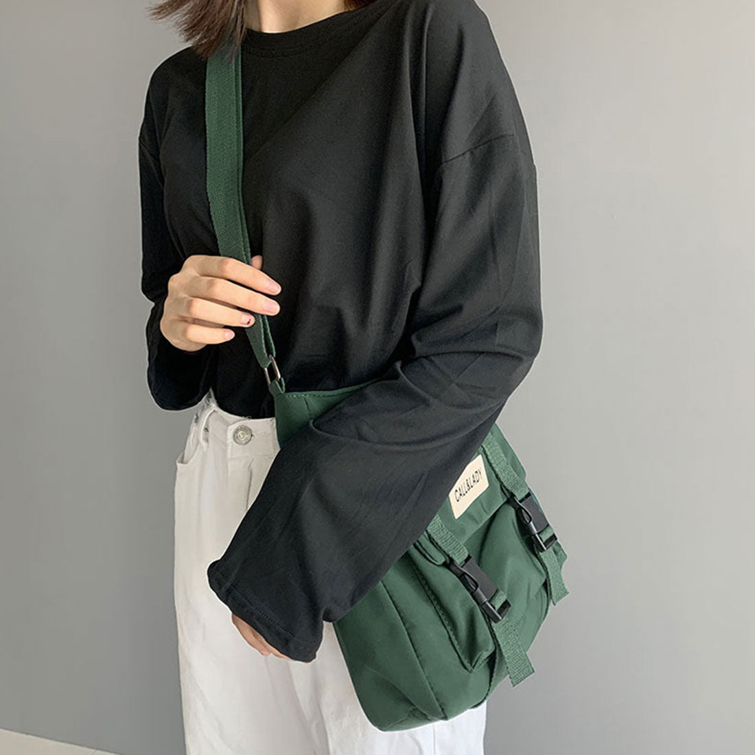 ショルダーバッグ レディース 軽いバッグ くすみカーキ色